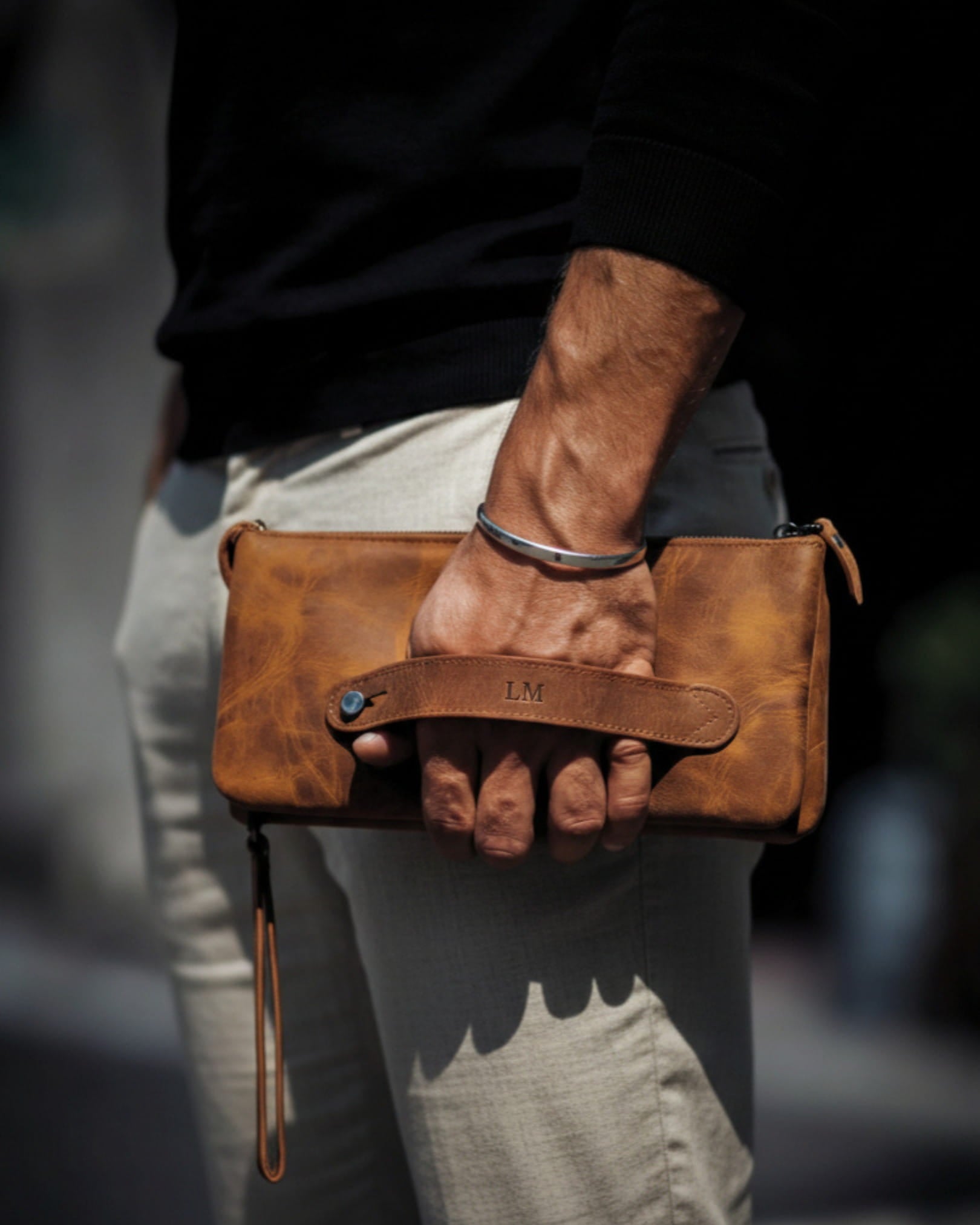 SIGNATURE POUCH