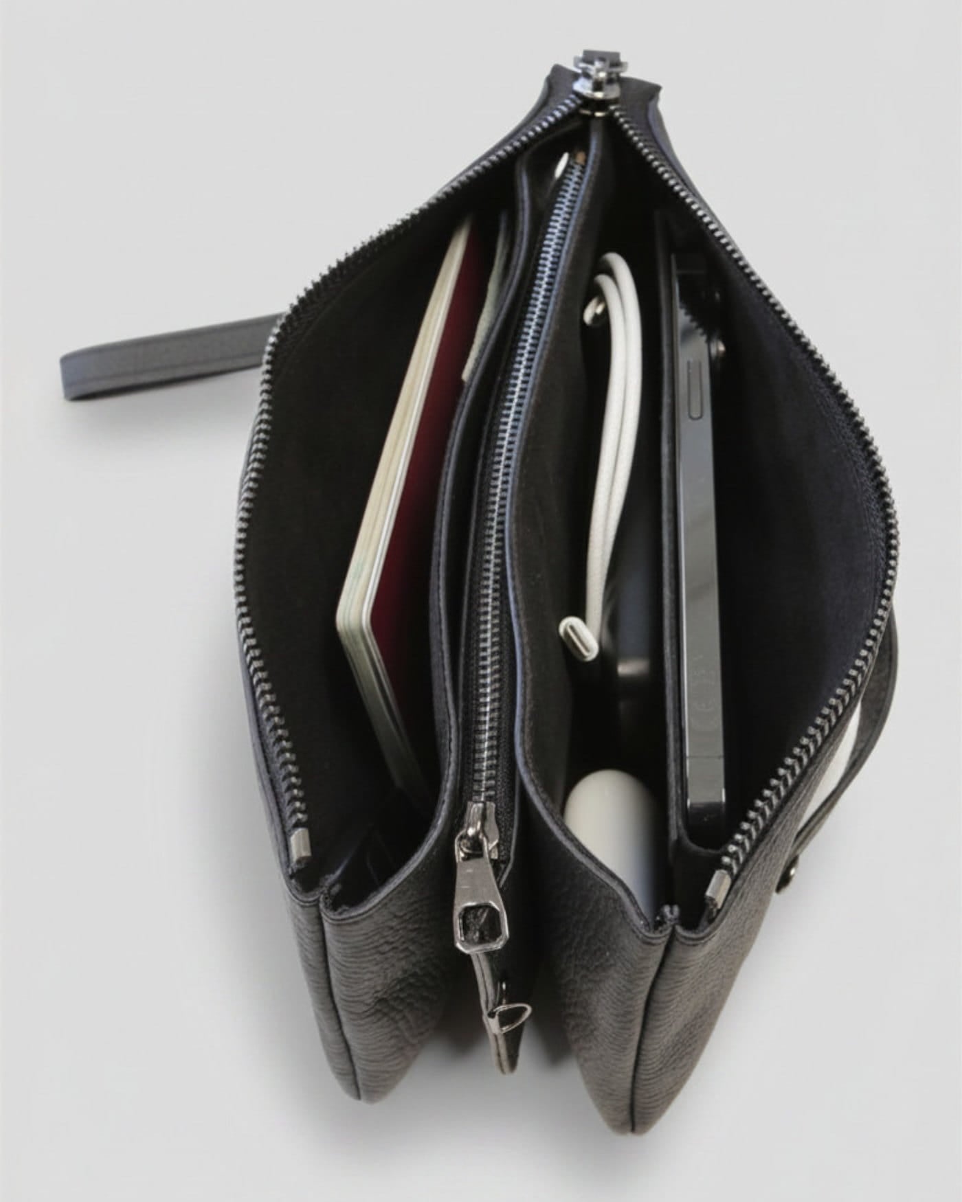 SIGNATURE POUCH SLING